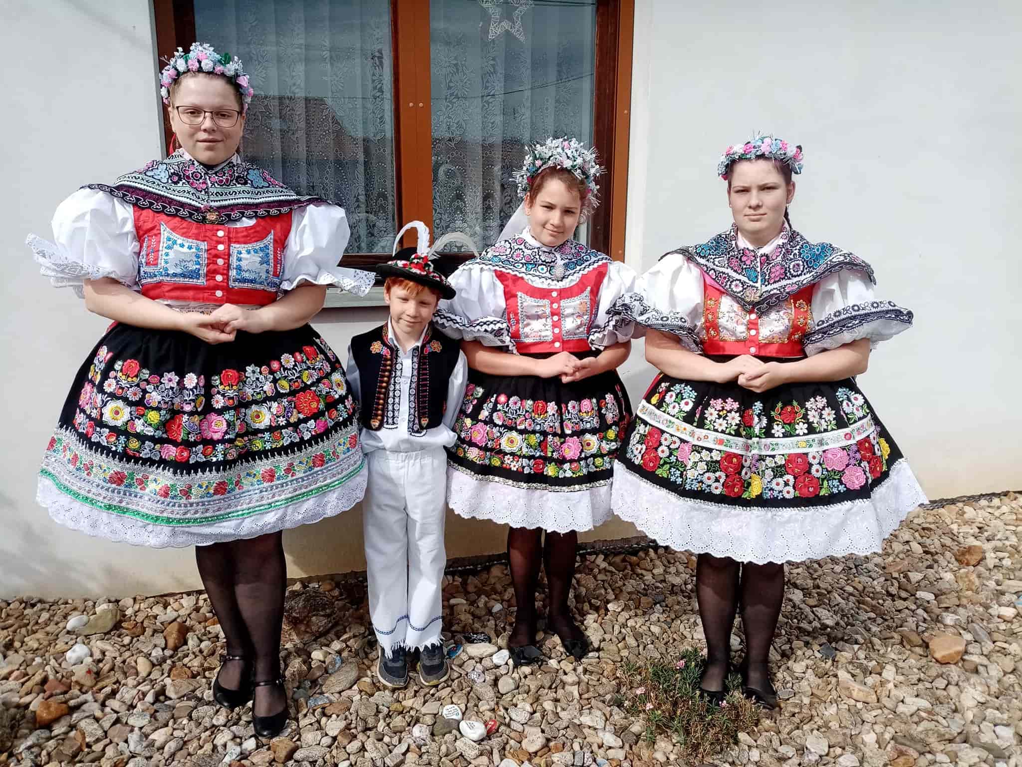Dětské a dámské kyjovké kroje
